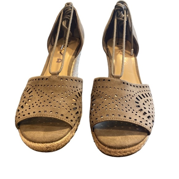 Unisa Espadrille Wedge Sandals Size 8.5 olive green Laser Cut Suede Ankle Ties - Picture 2 of 3